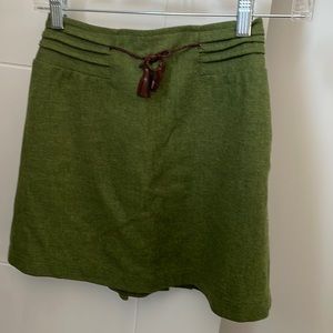 New no tag, size 12 wool pleated back